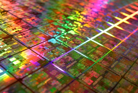 3_4_08_amd_45nm_wafer