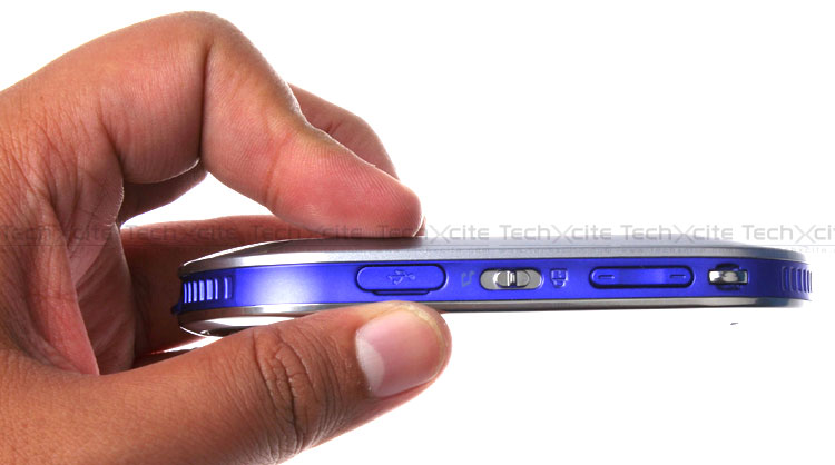 SamsungM7600-001