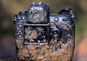 Camera : บททดสอบความอึด Nikon D3s เจอดิน น้ำ ลม ไฟ ก็ไม่หวั่น (มีคลิป)