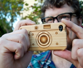 Camera: นสพ.มะกันไล่ทีมตากล้อง DSLR ยกชุด, ให้นักข่าวใช้ iPhone ถ่ายรูปแทน!