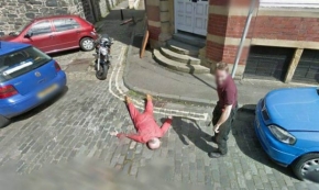 IT : เล่นกันขำๆ แต่คนอื่นอาจไม่ขำ เมื่อ Google Street View ถ่ายเจอเหตุการณ์ฆาตกรรม