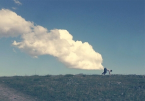 Photo : ชมภาพสุดสร้างสรรค์ เมื่อผู้คนต่างพากันถ่ายภาพกับก้อนเมฆหลากหลายรูปแบบ !!