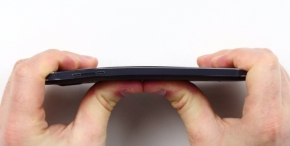 Android : Galaxy Note 4 ก็ไม่รอด ถูกนำมาบิดจนงอไม่แพ้ iPhone 6 เลย !! (มีคลิป)