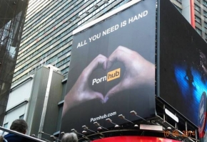 Social: โหดจริง...เว็บสยิว Pornhub ซื้อป้ายโฆษณาใหญ่หรากลางย่าน Times Sqaure!