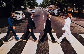 Photo: เปิดประมูลภาพถ่ายต้นฉบับวง The Beatles ข้ามถนน Abbey Road สุดหายาก!