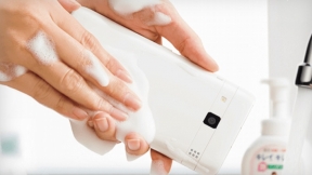 Android: ญี่ปุ่นเปิดตัว Kyocera Digno Rafre มือถือ “ล้างน้ำด้วยสบู่ได้” หอมสะอาดทุกครั้งที่ใช้! (มีคลิป)