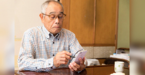 รัฐบาลท้องถิ่นของญี่ปุ่นเตรียมมอบสมาร์ทโฟนให้ผู้สูงอายุใช้งานฟรี พร้อมจ่ายค่าโทรและค่าเน็ตให้ด้วย!