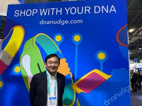 Gadget :  ทักษิณ ชินวัตร เปิดตัว DnaBand จาก dnanudge บริษัทที่ลงทุนด้านสุขภาพ