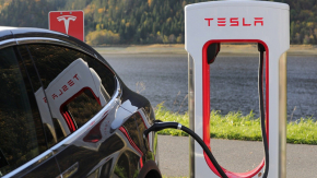 เอาใจขาแดนซ์! Tesla ปล่อยอัพเดตใหม่ เปลี่ยนรถยนต์ไฟฟ้า EV ให้เป็นลำโพง Boombox ได้