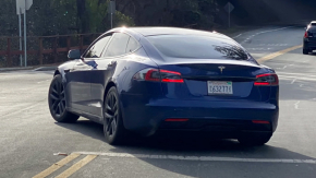 หลุดรถยนต์ New Model S จาก Tesla ถูกวิ่งทดสอบบนท้องถนนแล้ว (มีคลิป)