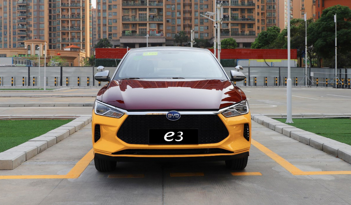 Byd เตรียมเปิดตัว byd e3 Electric Sedan  ออกมาเพื่อเอาใจสายซิ่งโดยจะมีแป้นคลัชและด้ามเกียร์ให้ได้สับเกียร์กัน