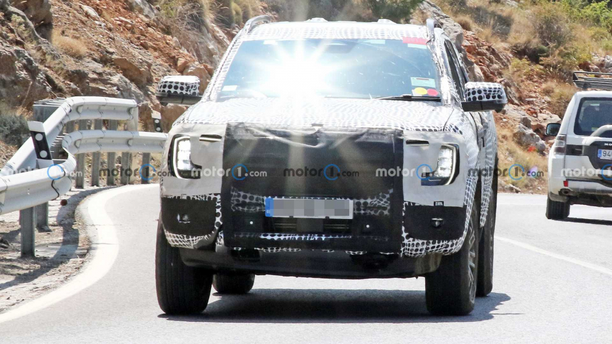 2023 Ford Ranger PHEV Prototype ถูกจับภาพได้ขณะวิ่งทดสอบอยู่ทางใต้ของยุโรป