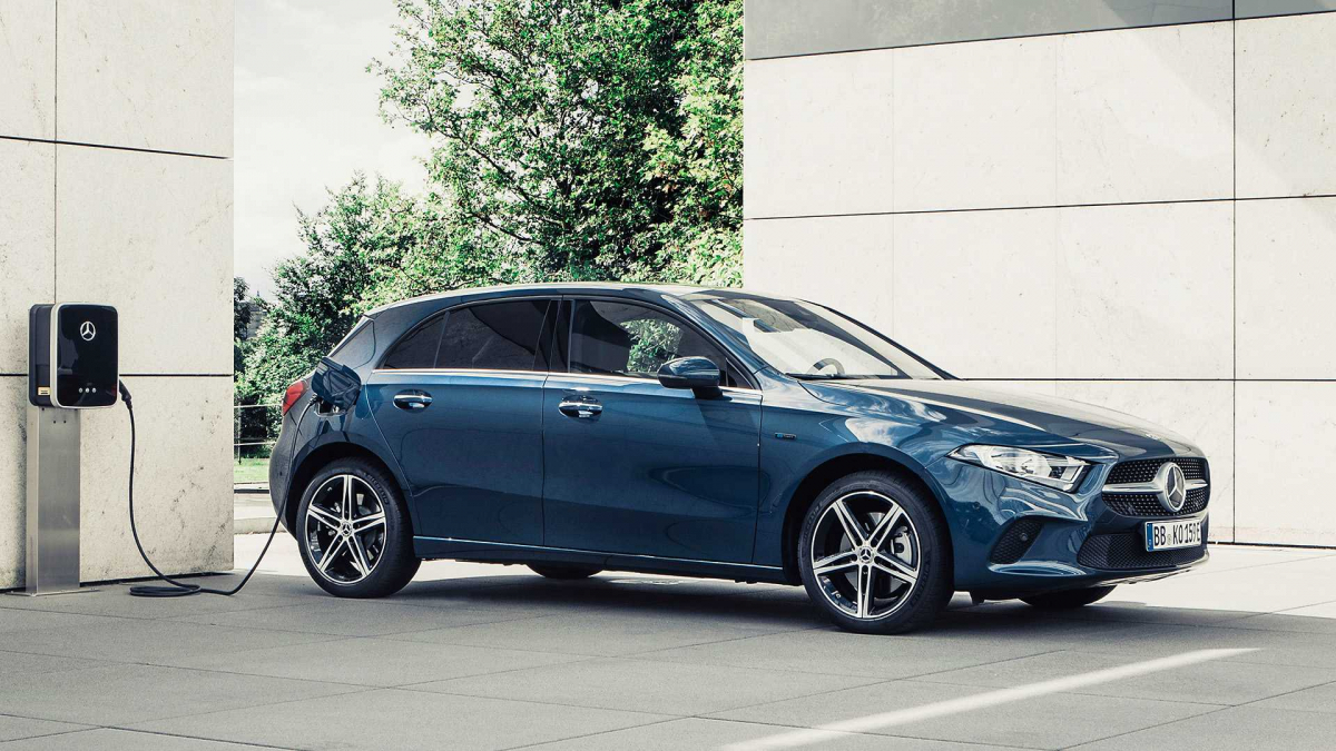 Mercedes Benz A-Class PHEV  โชว์ Top Speed บนถนน Autobahn