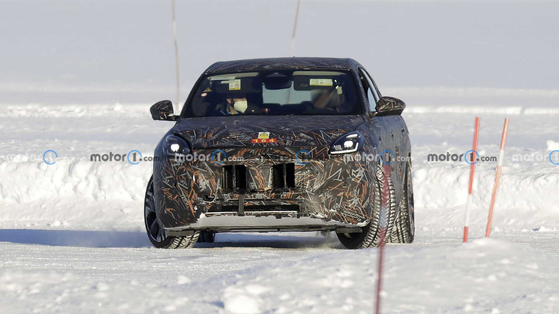 Maserati Folgore Grecale ถูกแอบถ่ายพร้อมกับ Folgore GranTurismo โดยคาดว่าทั้งคู่เป็นเวอร์ชั่นไฟฟ้า 