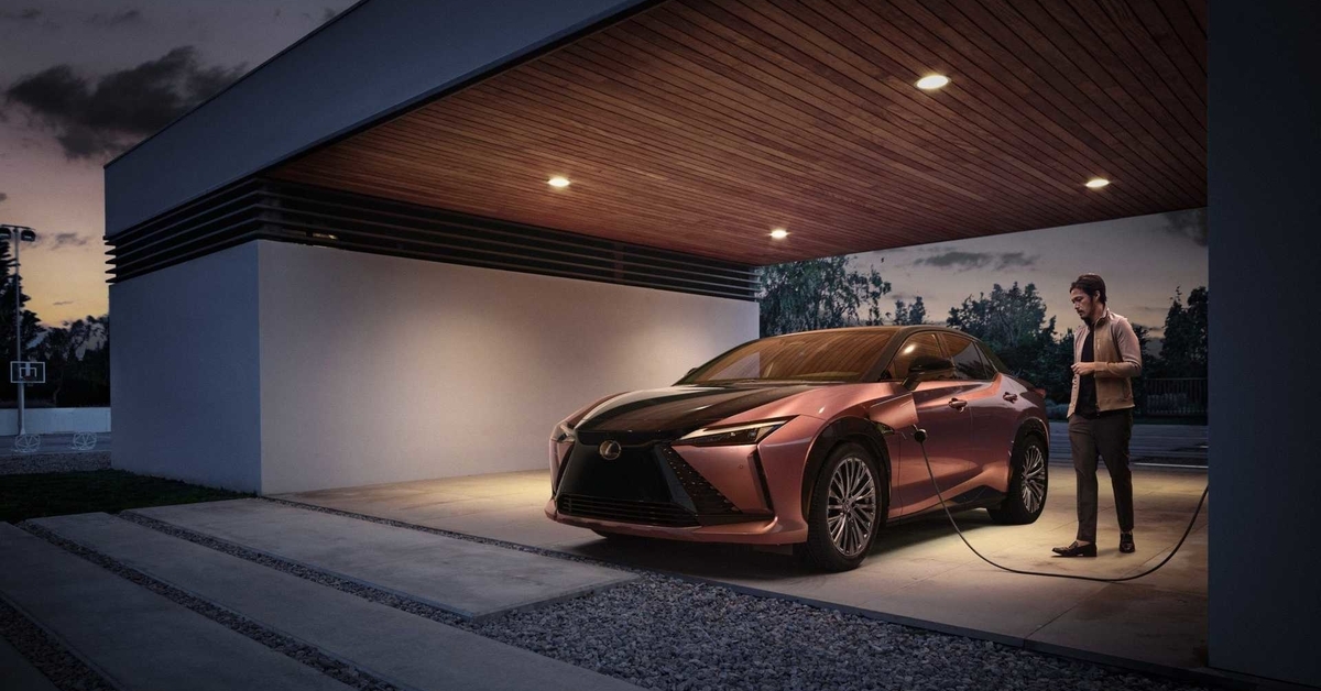 Lexus เผยโฉม Lexus RZ 450e มาพร้อมมอเตอร์ไฟฟ้าที่ทรงพลังกว่า Toyota bZ4X