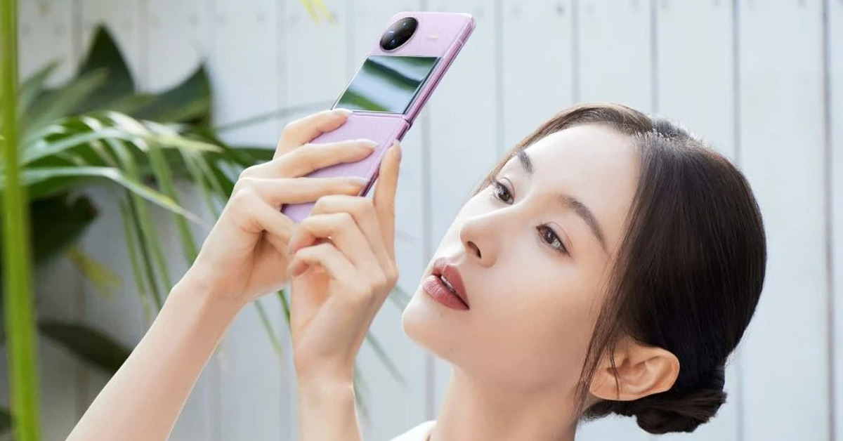 เผยภาพจริง Vivo X Flip ถ่ายคู่นักแสดงสาว โชว์ดีไซน์สุดงาม