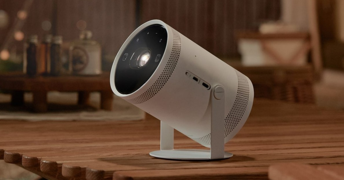 AI ฉลาดขึ้น! Samsung เปิดตัว Freestyle+ โปรเจคเตอร์พกพา สว่างเกือบสองเท่า พร้อมระบบปรับภาพอัตโนมัติ 3 มิติ